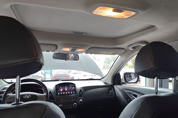 北京现代ix35 2015款 2.0L 自动两驱舒适型 国V中控内饰22