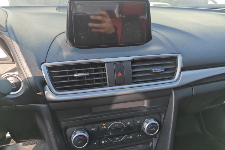 马自达3 昂克赛拉 2019款 云控版 三厢 1.5L 自动豪华型 国VI中控内饰16