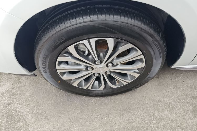 别克GL8 2023款 陆上公务舱 舒适型车身外观6002