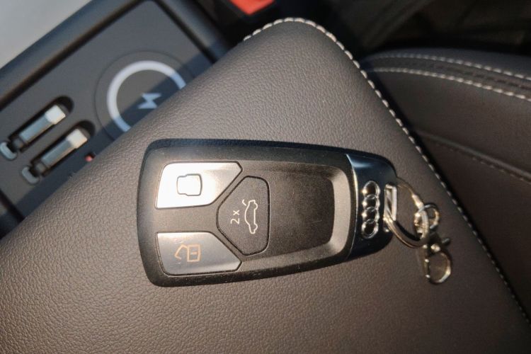 奥迪A4L 2020款 40 TFSI 时尚动感型中控内饰7001