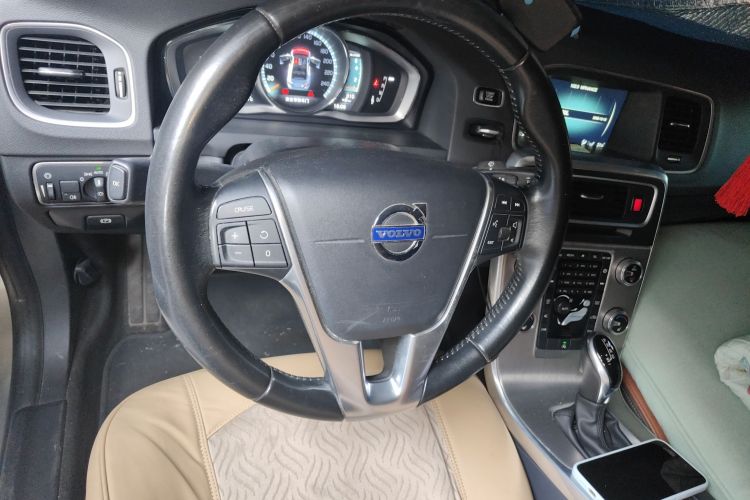 沃尔沃S60 2016款 S60L T4 智远版中控内饰13