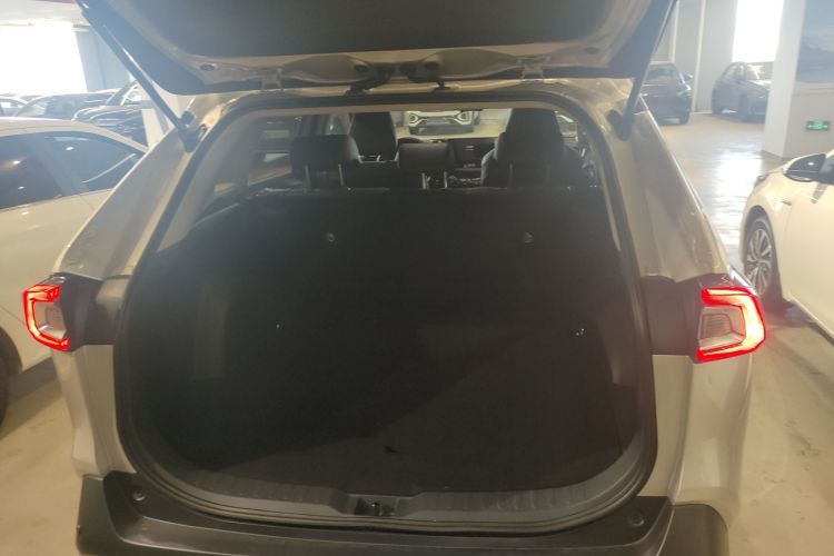 丰田 威兰达新能源 2023款 高性能版 2.5L 两驱劲擎版机舱底盘23