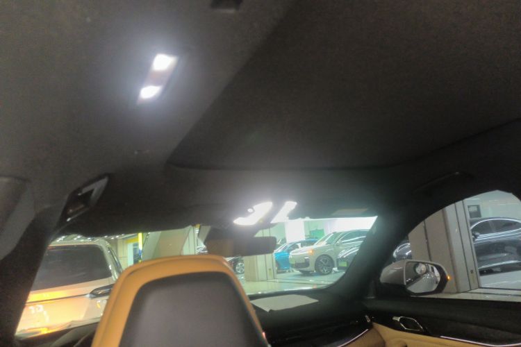 领克09 2021款 2.0T Halo 六座中控内饰22