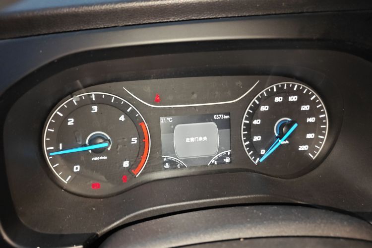 江铃福顺 2023款 2.0T 手动短轴中顶商运型多功能乘用车5座中控内饰14