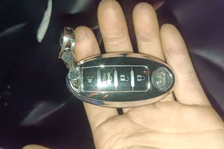 英菲尼迪Q70 2019款 Q70L 2.0T 精英版 PLUS中控内饰7001