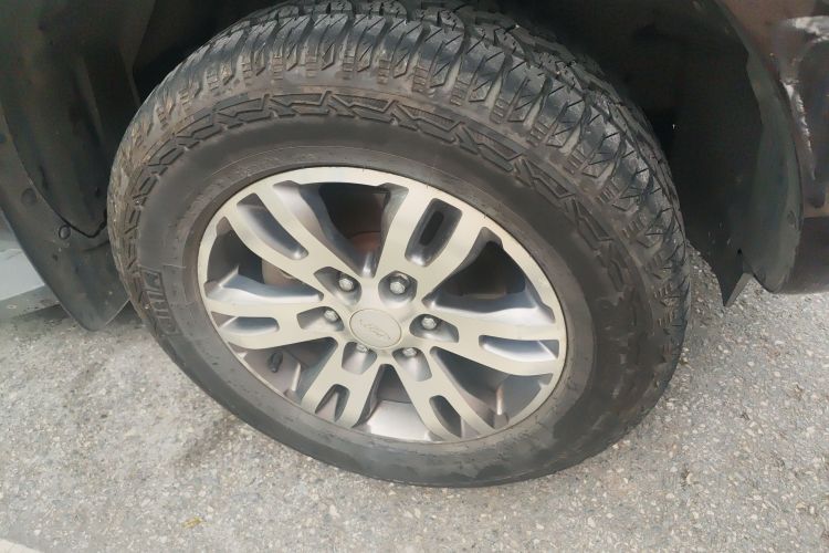 福特 撼路者 2016款 2.0T 汽油自动四驱豪华版车身外观10