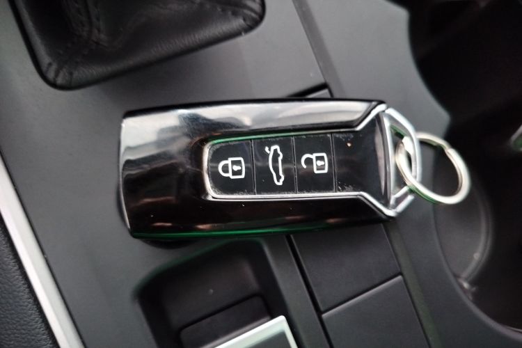 大众 途锐 2021款 2.0TSI 领航特别版中控内饰11