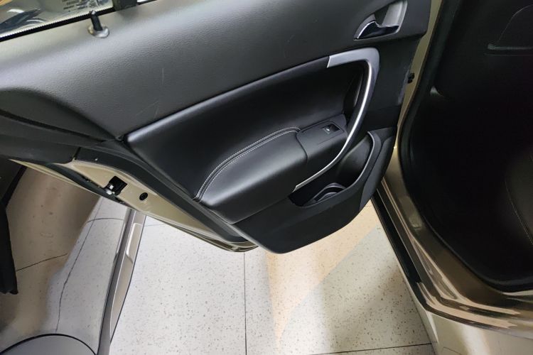 别克 君威 2015款 1.6T 领先技术型中控内饰7008