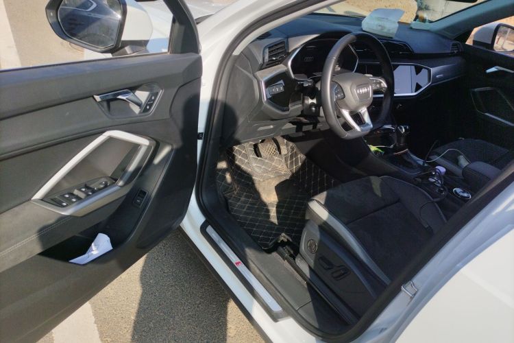 奥迪Q3 2023款 35 TFSI 时尚动感型（1.4T）中控内饰20