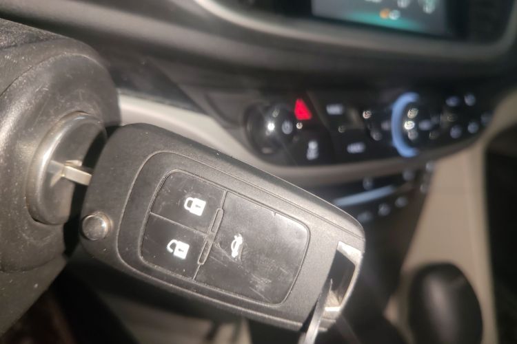 别克 英朗 2019款 15T 双离合互联精英型 国V中控内饰11