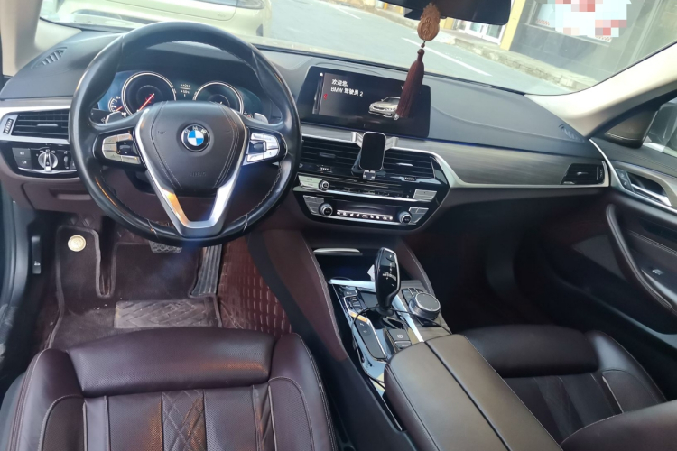 宝马5系 2018款 改款 540Li 行政版中控内饰7002