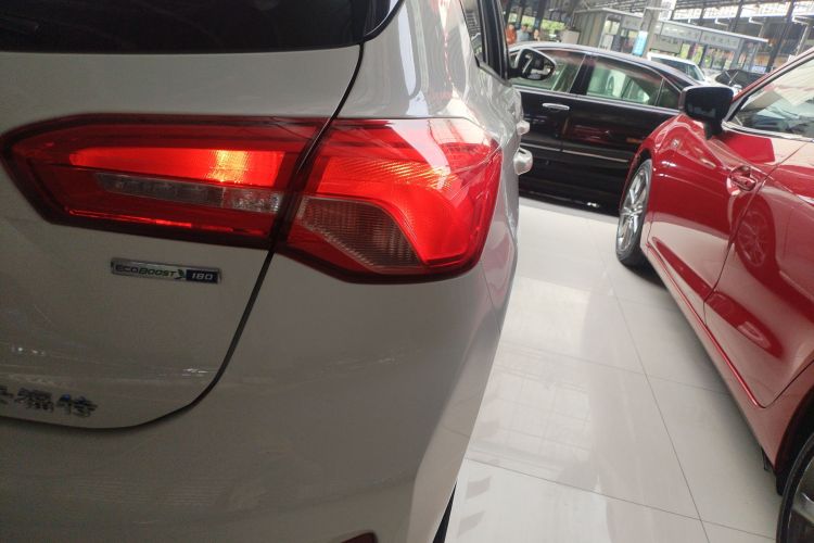 福特 福克斯 2021款 两厢 EcoBoost 180 自动锋潮型车身外观6004