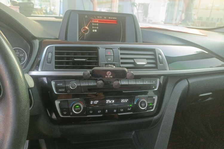 宝马3系 2017款 320Li 时尚型中控内饰16