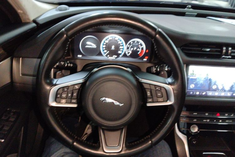 捷豹XFL 2018款 XFL 3.0 SC 340PS 奢华版中控内饰13