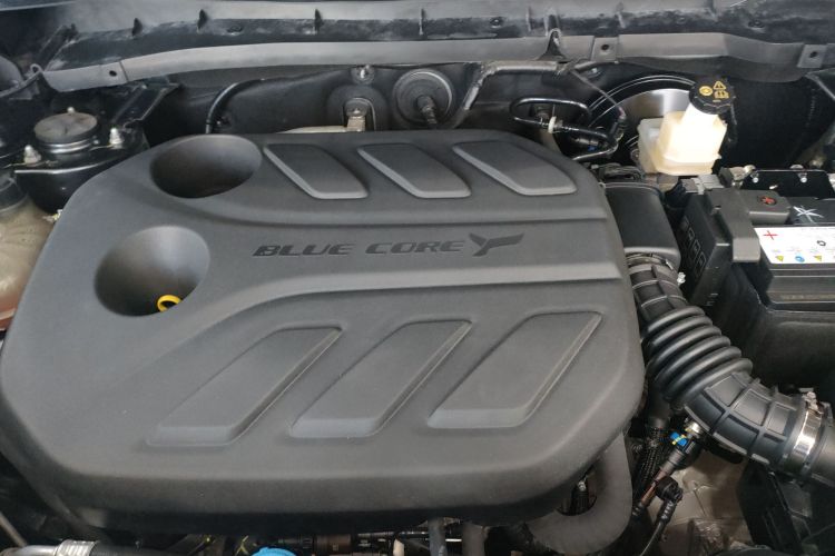 长安欧尚X7 PLUS 2022款 1.5T 蓝鲸版自动尊贵型 7座机舱底盘24