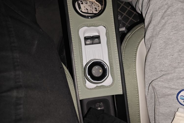 吉利银河 2025款 210km 熊猫骑士中控内饰18