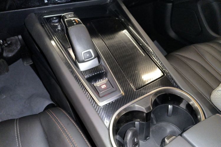 标致508 2022款 508L 360THP PureTech 驾趣版中控内饰18