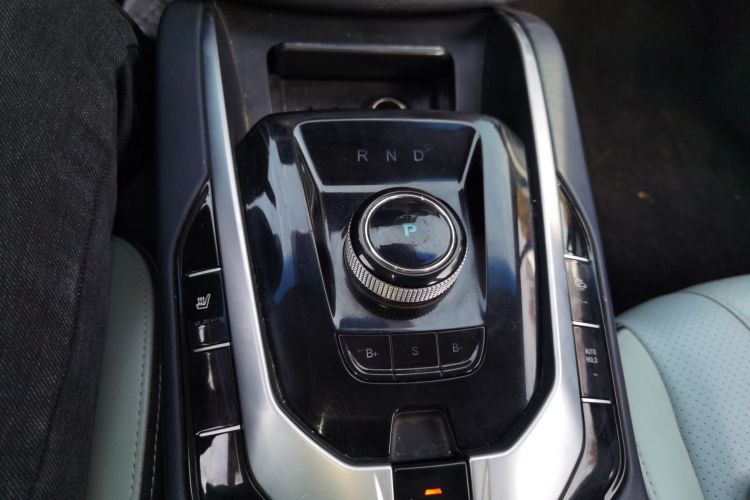 北京汽车 北京EU5 2018款 R550 智潮版中控内饰18