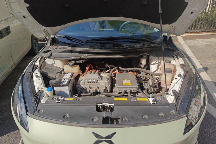 小鹏G3 2020款 520i 智享版机舱底盘24