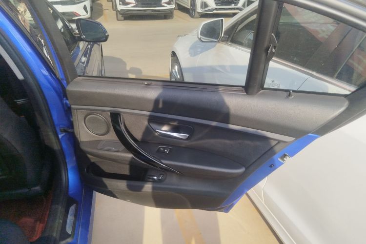 宝马3系 2018款 320Li 领先型M运动套装中控内饰7003