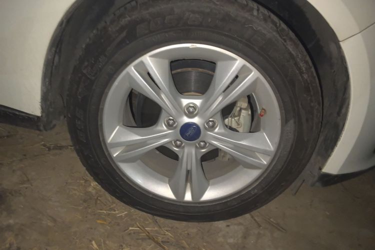 福特 福克斯 2018款 两厢经典 1.6L 手动舒适型智行版车身外观10