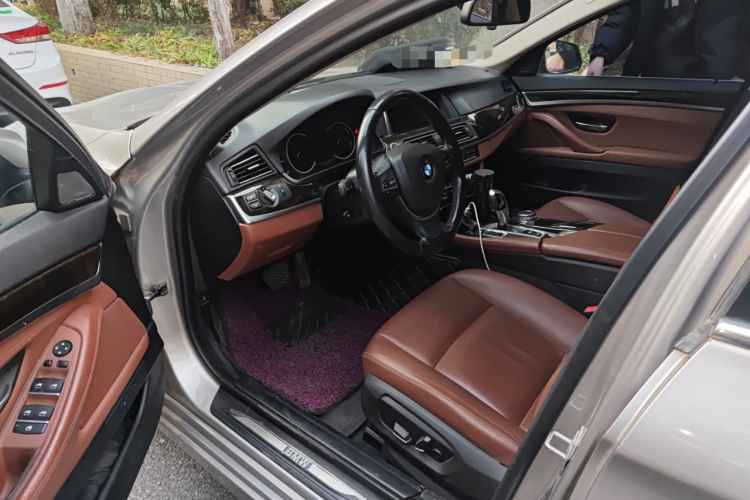 宝马5系 2014款 528Li 领先型中控内饰20