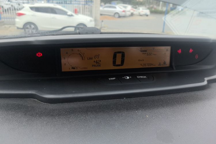 雪铁龙 世嘉 2013款 三厢 1.6L 手动品尚型中控内饰14