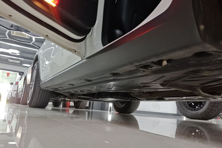 奔驰GLC 2020款 改款 GLC 260 L 4MATIC 动感型机舱底盘30