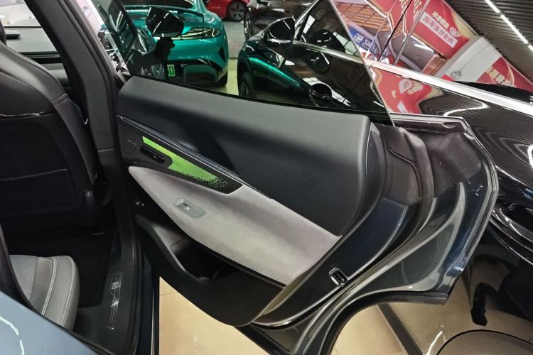 领克08 EM-P 2025款 220km 四驱性能Halo中控内饰45