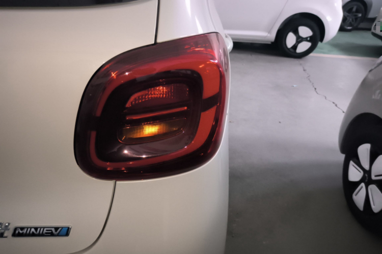 五菱汽车 宏光MINIEV 2025款 四门版 进阶款车身外观9