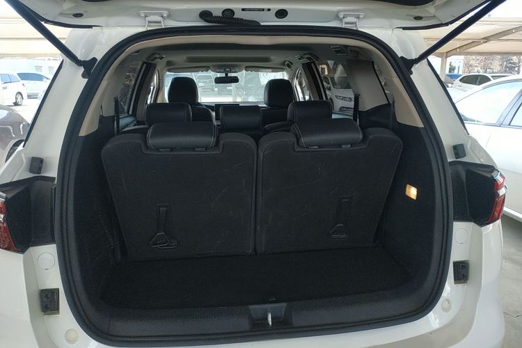 比亚迪 宋MAX 2021款 升级版 1.5T 自动豪华型 7座机舱底盘23