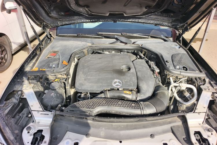 奔驰E级 2020款 E 300 L 运动时尚型机舱底盘24