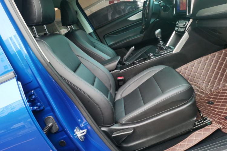 长城 炮 2021款 2.0T商用版手动柴油四驱精英型长箱GW4D20M局部细节41