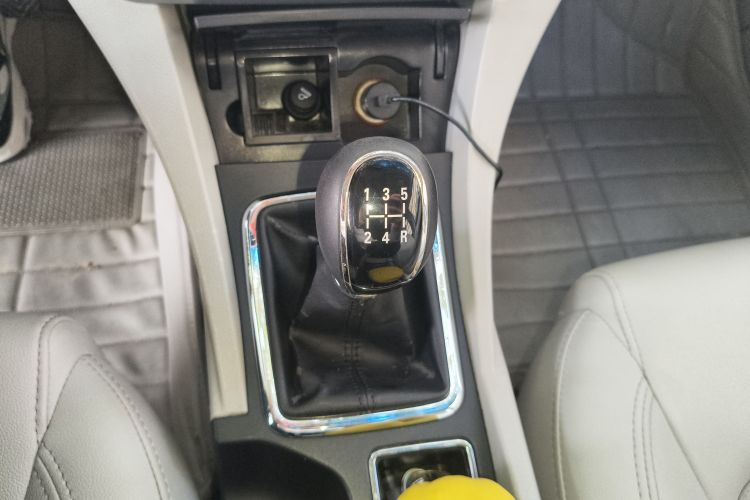 吉利汽车 帝豪 2016款 三厢 1.5L 手动豪华型中控内饰18