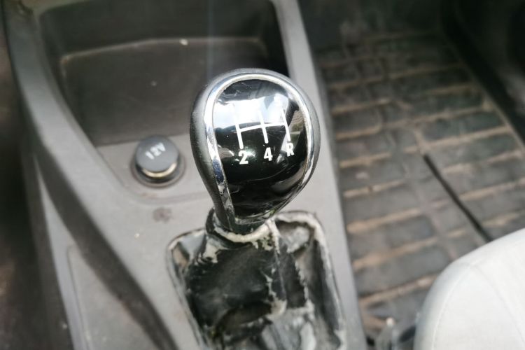 五菱汽车 五菱宏光 2015款 1.2L S 基本型国V中控内饰18