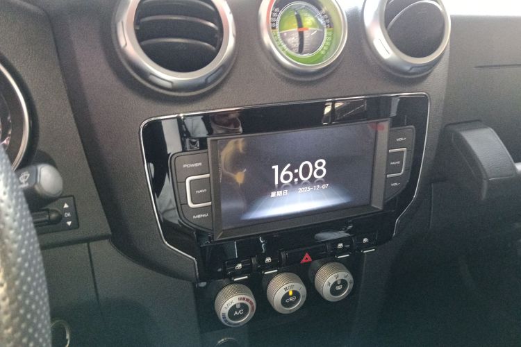 北京越野 北京BJ40 2016款 40L 2.3T 自动四驱尊享版中控内饰16