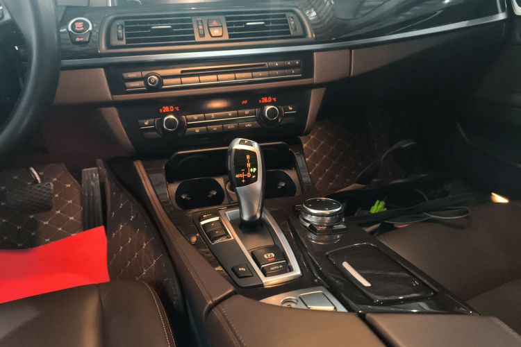 宝马5系 2014款 525Li 豪华设计套装中控内饰18