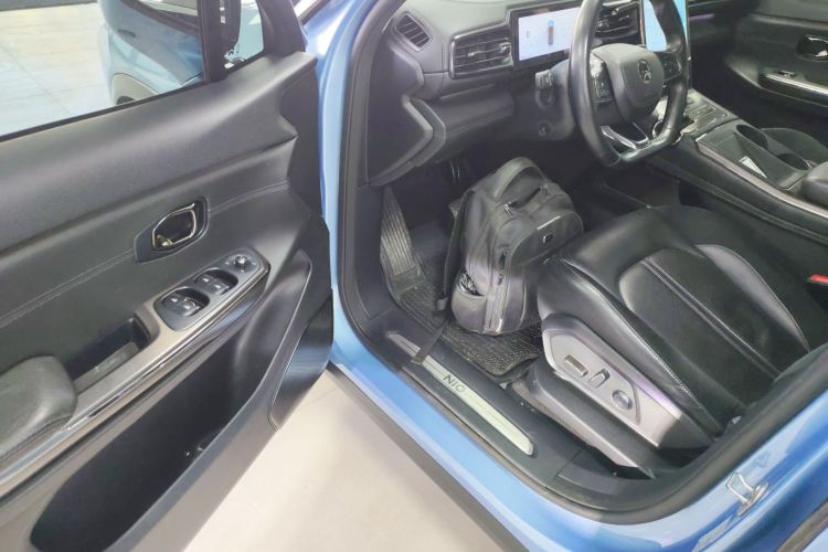 蔚来ES6 2019款 420KM 运动版中控内饰20