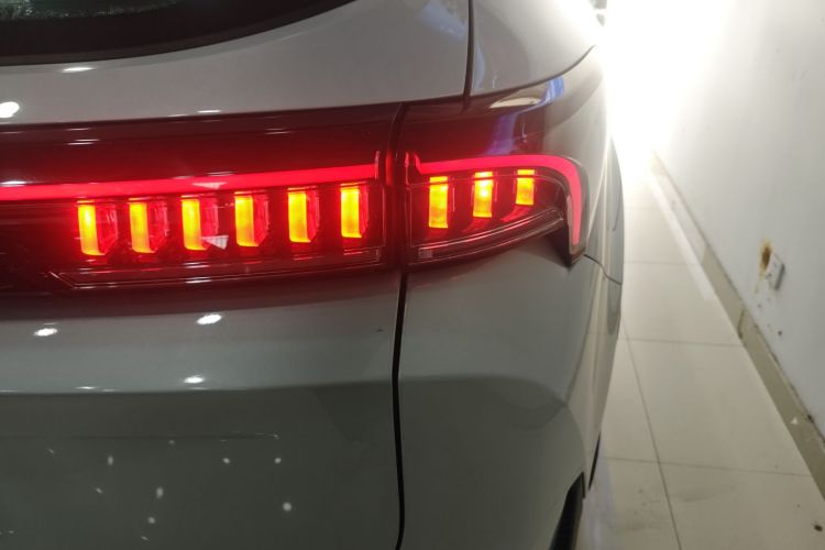 捷途山海L7 2024款 1.5T 120km  ULTRA 5座车身外观9