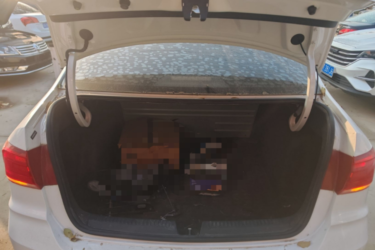 大众 桑塔纳 2021款 1.5L 手动风尚版机舱底盘23