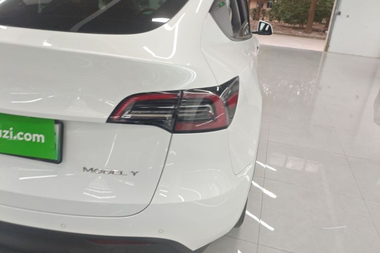 特斯拉 Model Y 2022款 改款 后轮驱动版车身外观9