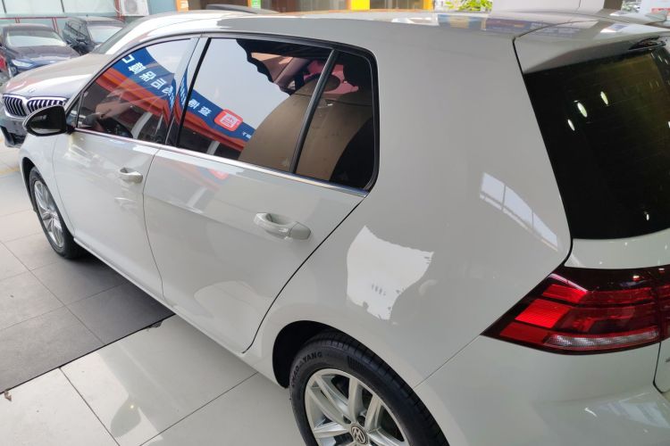 大众 高尔夫 2018款 230TSI 自动舒适型车身外观4