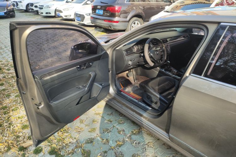 大众 帕萨特 2016款 330TSI DSG御尊版中控内饰20