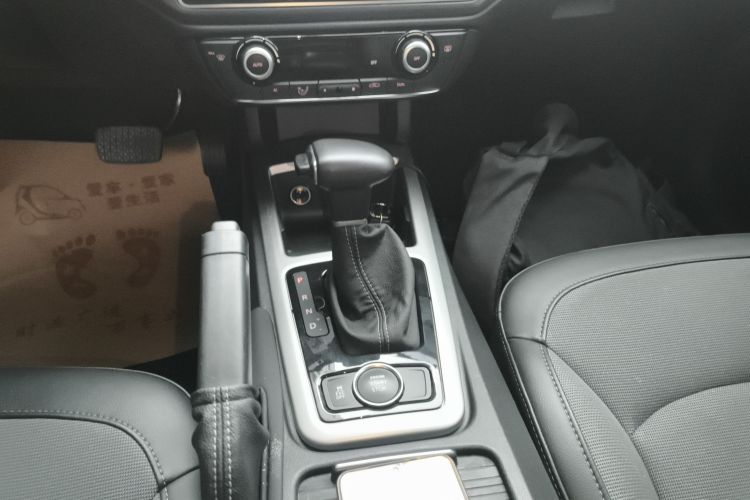 观致3 2016款 都市SUV 1.6T 自动致悦型中控内饰18