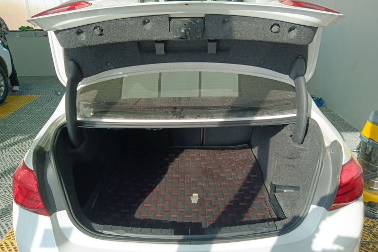 宝马3系 2018款 318i机舱底盘23