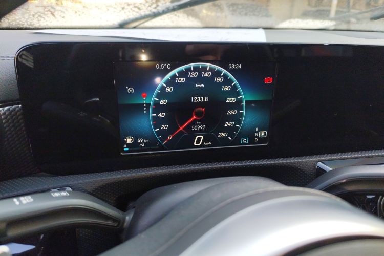 奔驰A级 2019款 改款 A 180 L 运动轿车中控内饰14