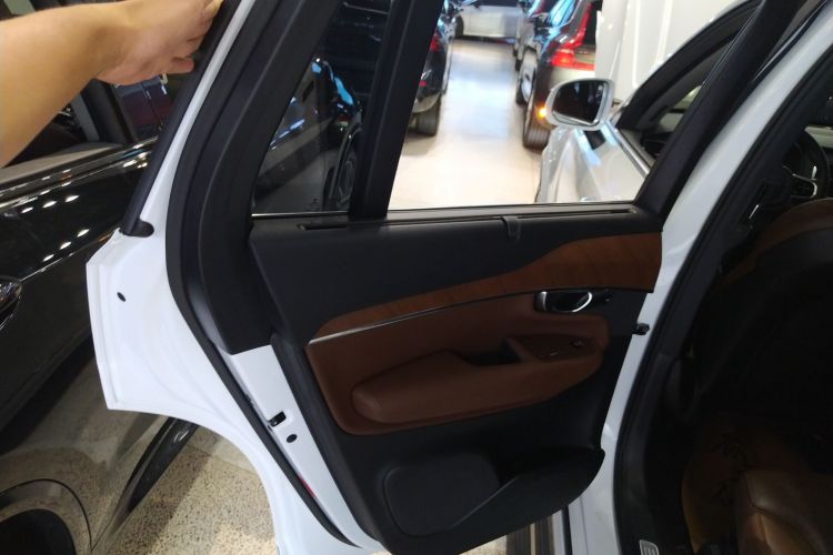 沃尔沃XC90 2020款 改款 T6 智逸豪华版 7座中控内饰49