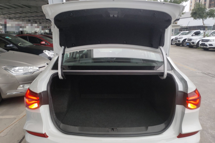 雪佛兰 科鲁泽 2024款 1.5L 双离合乐享版机舱底盘23