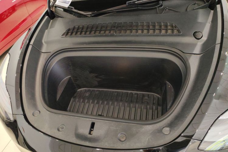 特斯拉 Model Y 2022款 改款 后轮驱动版机舱底盘24