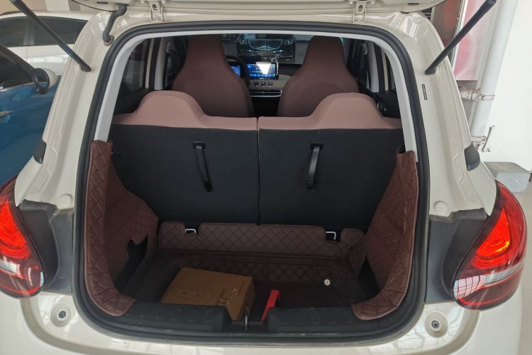 五菱汽车 五菱缤果 2024款 203km 轻享款机舱底盘23